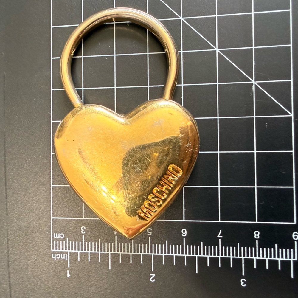 MOSCHINO BY REDWALL GOLD TONED HEART LOCK BAG CHARM 1980s Vintage Key - Picture 13 of 13